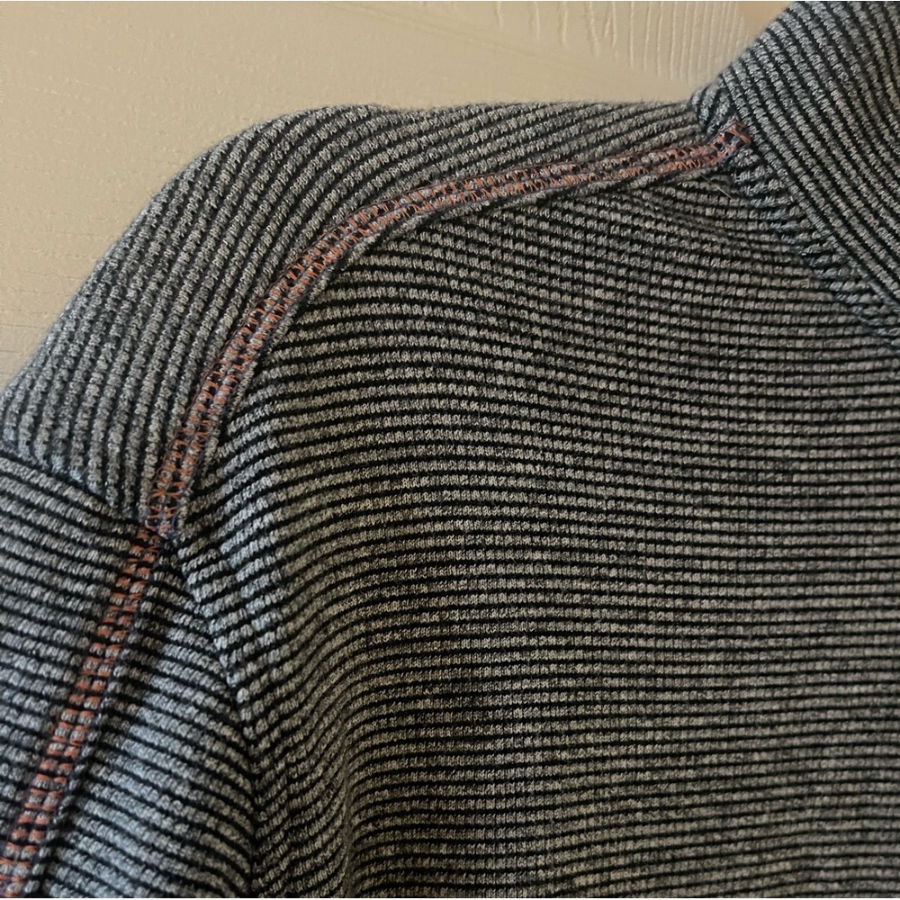 Robert Graham 1/4 zip • Mens Medium - Picture 2 of 9